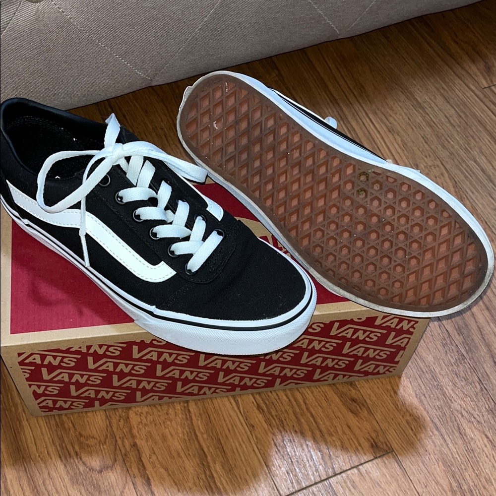 Vans women’s Black and White Sneakers